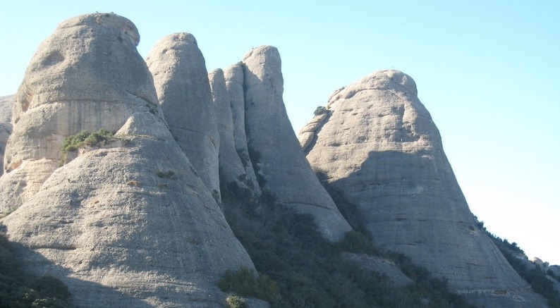 Climbers on the golden conglomerate of the Gorro Frigi, Montserrat